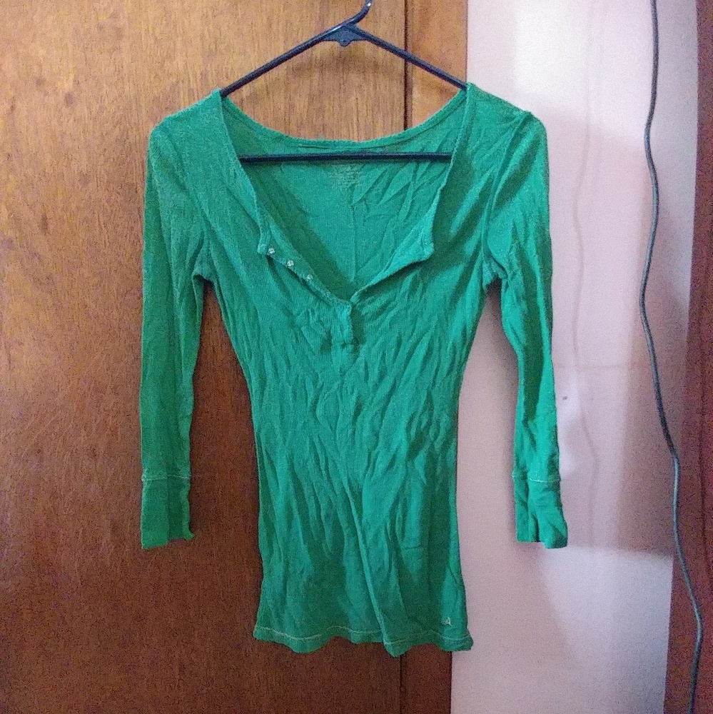 Green 3/4 sleeve shirt